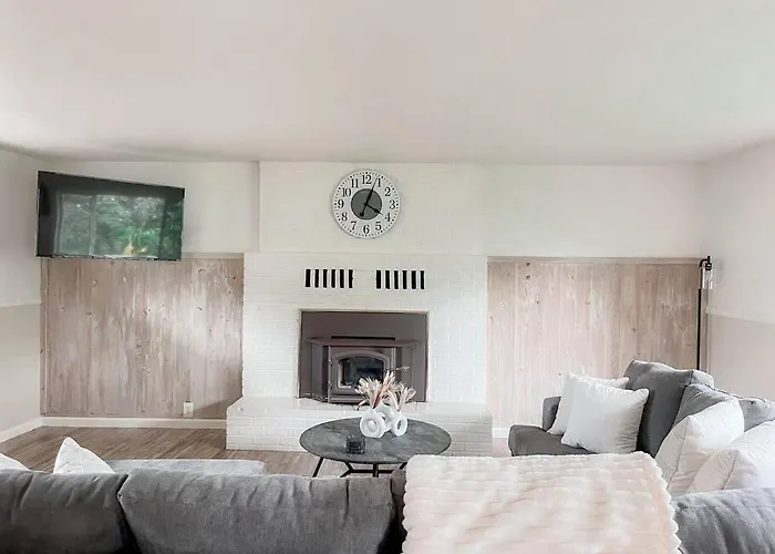 Beautiful Coast Home 3 Minutes From Beach!