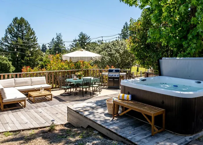 Sebastopol Farmhouse On 3 Acres, Fiber, Kid Friendly