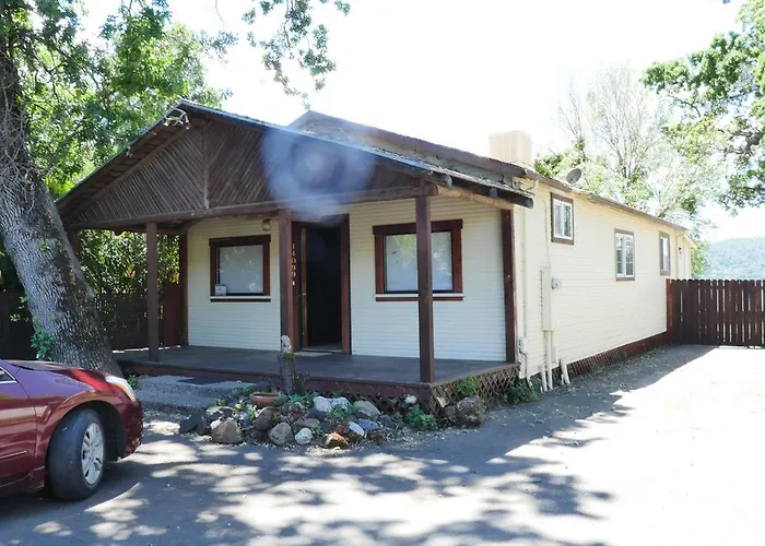 Bungalow On The Lake